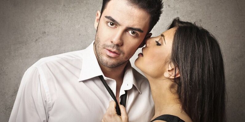 meitene savaldzina vīrieti, kurš palielina potenci